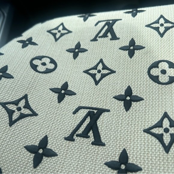 Louis Vuitton Neverful Beige Tote - Picture 8 of 14